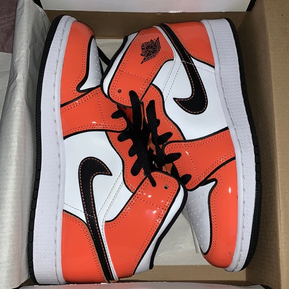 AIR JORDAN 1 Mids “Turf orange/ Black-White” - Picture 1 of 4